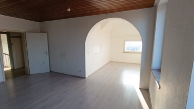 Wohnung zur Miete 850 € 4 Zimmer 110 m² 2. Geschoss Eisfelder Straße 34b Neustadt Neustadt b.Coburg 96465