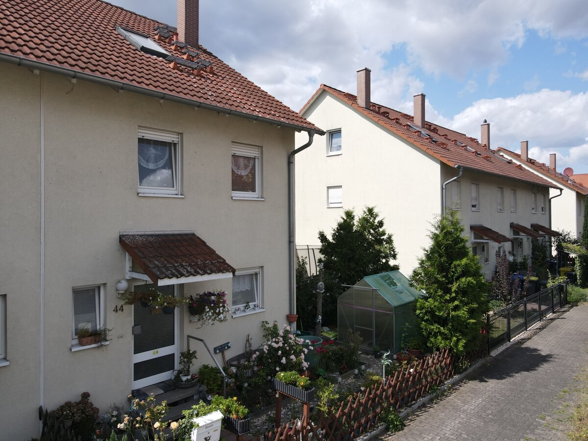 Reihenmittelhaus zum Kauf 219.000 € 5 Zimmer 121 m²<br/>Wohnfläche 200 m²<br/>Grundstück Kastanienweg 44 Queis Queis 06188