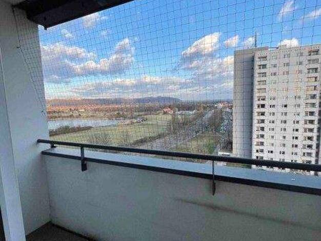 Wohnung zur Miete 603 € 3 Zimmer 77,4 m² 8. Geschoss frei ab 01.03.2026 Rottwerndorfer Str. 3 Leuben Dresden 01257