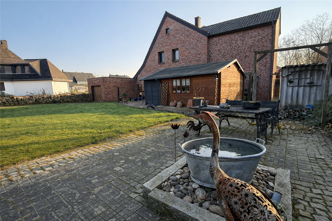 Immobilie in Hörstel - Einfamilienhaus mit großem Grundstück, zwei Garagen und vielseitigem Platzangebot in Hörstel-Riesenbeck - Bild 0