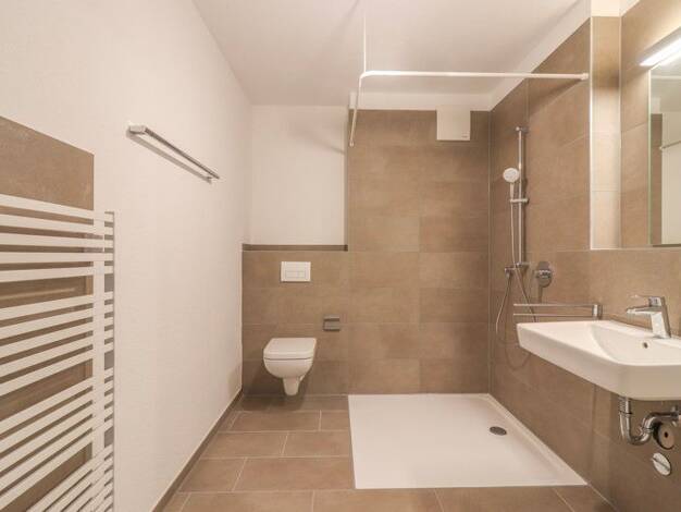 Penthouse zur Miete - Erstbezug 840 € 2 Zimmer 54,6 m² 6. Geschoss frei ab 01.09.2025 Von-Hünefeld-Straße 20+22 Stadtmitte Neu-Ulm 89231