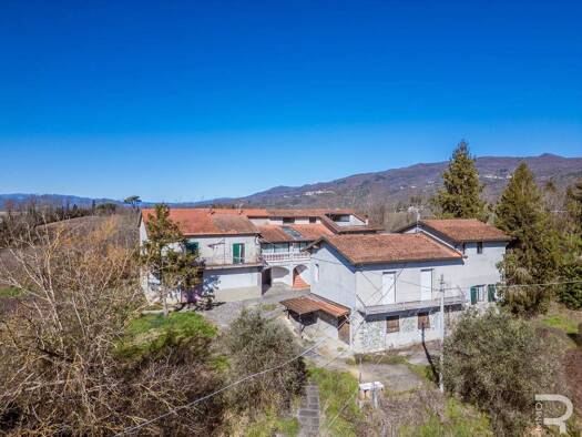 Bauernhaus zum Kauf 850.000 € 9 Zimmer 1.100 m² 35.000 m² Grundstück frei ab sofort Fivizzano 54013