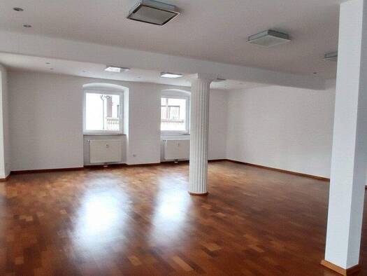 Büro zur Miete 989 € 2 Zimmer 113 m² Bürofläche Saalfelden am Steinernen Meer 5760