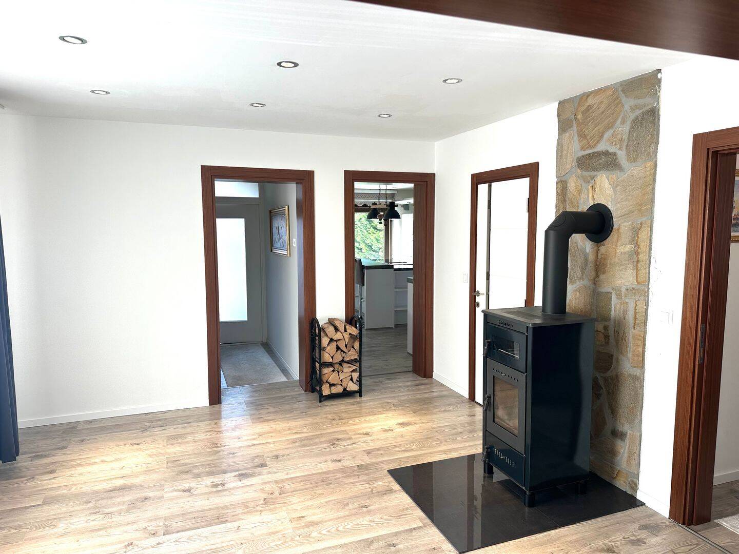 Immobilie in Maxdorf - Tolles freistehendes Einfamilienhaus mit Garten & Kaminofen in bevorzugter Lage von Maxdorf - Bild 2