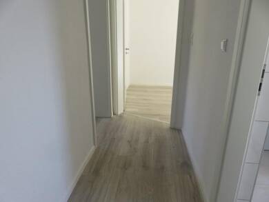 Wohnung zur Miete 480 € 3 Zimmer 80 m² frei ab sofort Neundorfer Straße 5 Staßfurt Staßfurt 39418