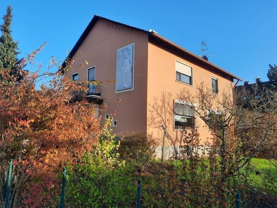 Einfamilienhaus zum Kauf 539.000 € 7,5 Zimmer 221 m²<br/>Wohnfläche 1.195 m²<br/>Grundstück ab sofort<br/>Verfügbarkeit Thüngersheim Thüngersheim 97291