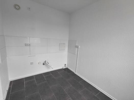 Wohnung zur Miete 304 € 3 Zimmer 61 m² 4. Geschoss frei ab sofort Gnetscher Straße 14 Weißandt-Gölzau 06369