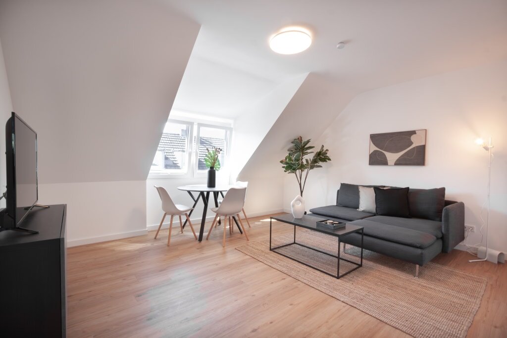 Wohnung zur Miete Wohnen auf Zeit 1.800 € 3 Zimmer 90 m²<br/>Wohnfläche 01.11.2024<br/>Verfügbarkeit Eckampstraße Rath Düsseldorf 40472