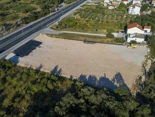 Wohn- und Gewerbegrundstück zum Kauf 1.069.860 € Kaštel Lukšić 21215