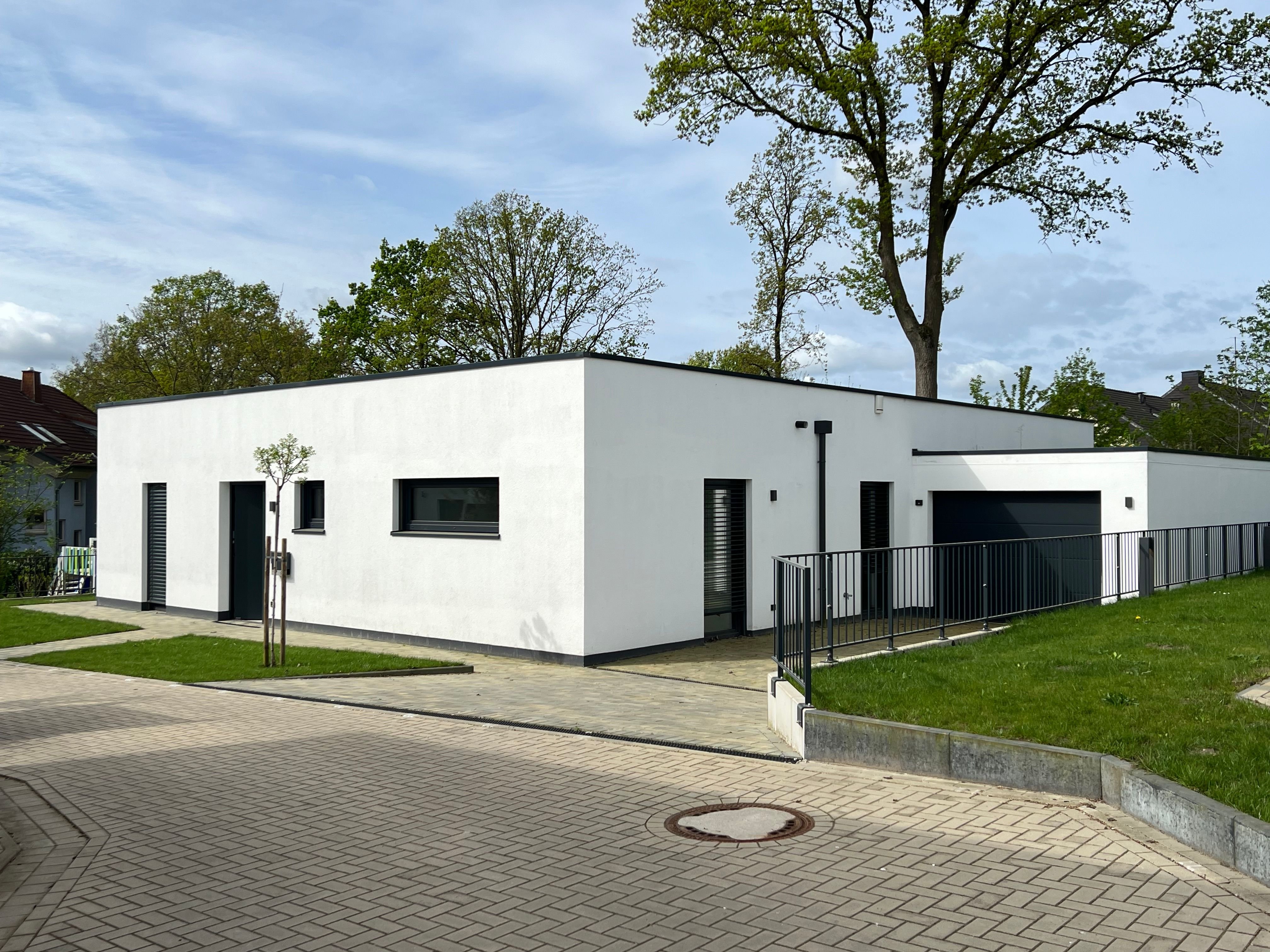 Bungalow zum Kauf 980.000 € 4 Zimmer 155 m²<br/>Wohnfläche 677 m²<br/>Grundstück ab sofort<br/>Verfügbarkeit Vorwerk Schildesche Bielefeld 33611