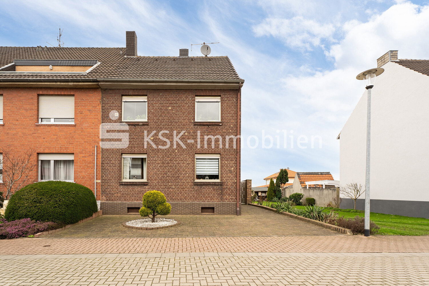 Mehrfamilienhaus zum Kauf 299.000 € 8 Zimmer 95,3 m²<br/>Wohnfläche 1.463 m²<br/>Grundstück Berrendorf - Wüllenrath Elsdorf  /Berrendorf 50189