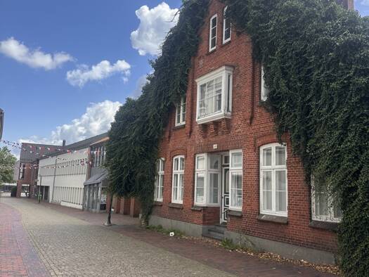 Haus zum Kauf 359.000 € 12 Zimmer 370 m² 644 m² Grundstück Kellinghusen 25548