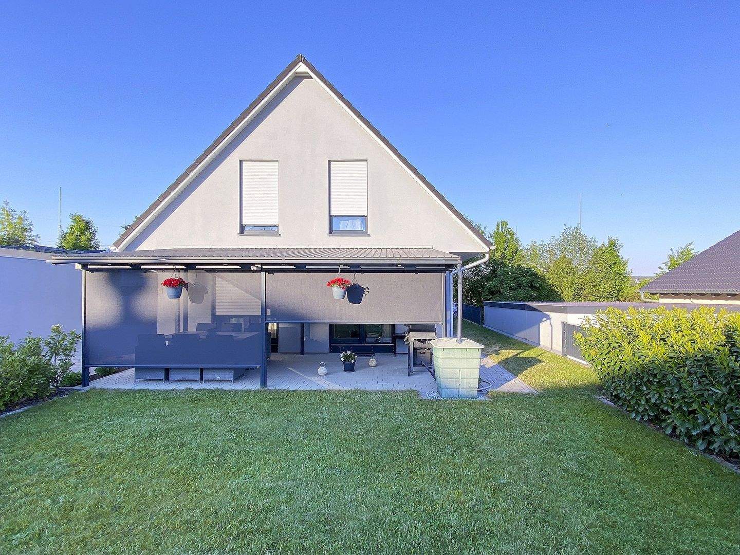 Immobilie in Neufahrn in Niederbayern - KFW 55 Niedrigenergiehaus: neuwertig, modern und preislich wirklich fair - Bild 2