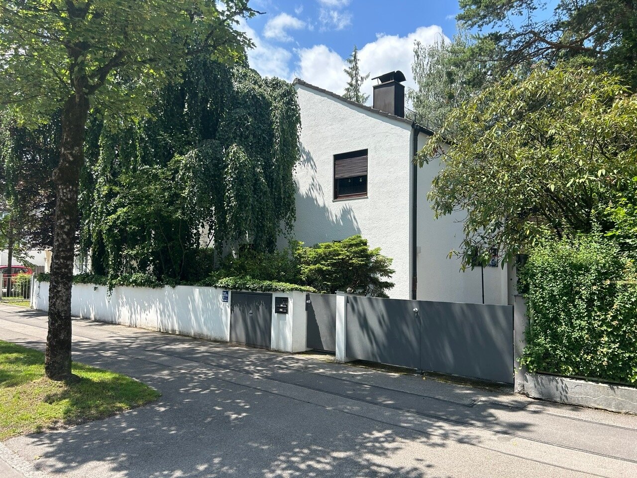 Mehrfamilienhaus zum Kauf 1.990.000 € 11 Zimmer 251 m²<br/>Wohnfläche 594 m²<br/>Grundstück Großhadern München / München-Großhadern 81377