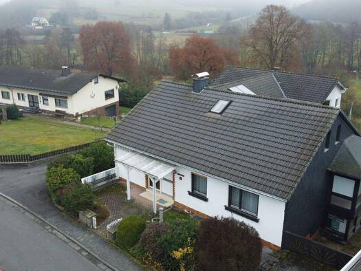 Einfamilienhaus zum Kauf 259.000 € 8 Zimmer 200 m² 432 m² Grundstück Steinbrücken Dietzhölztal / Steinbrücken 35716