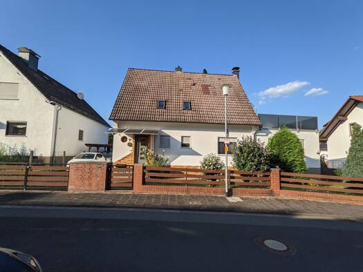Mehrfamilienhaus zur Miete 1.650 € 5 Zimmer 120 m² 521 m² Grundstück frei ab sofort Hessenring 30 Wachenbuchen Maintal 63477