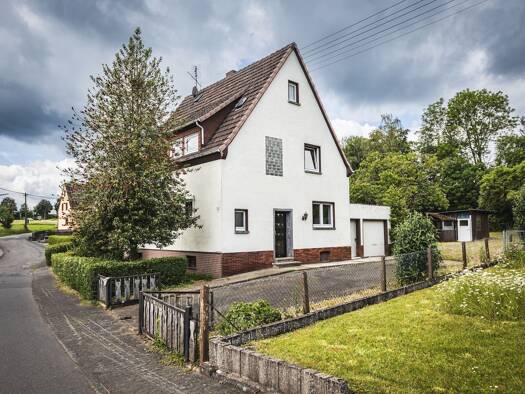 Haus zum Kauf 220.000 € 6 Zimmer 96 m² 946 m² Grundstück Güllesheim 56593