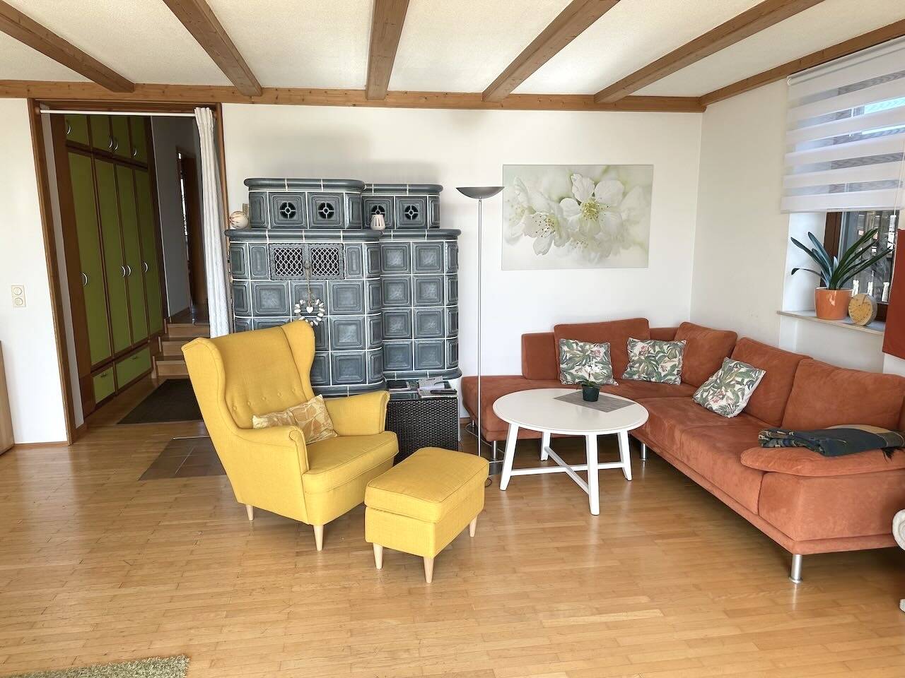 Immobilie in Estenfeld - ***Idyllisches EFH mit Einliegerwohnung & Garage im Grünen in Estenfeld*** - Bild 2