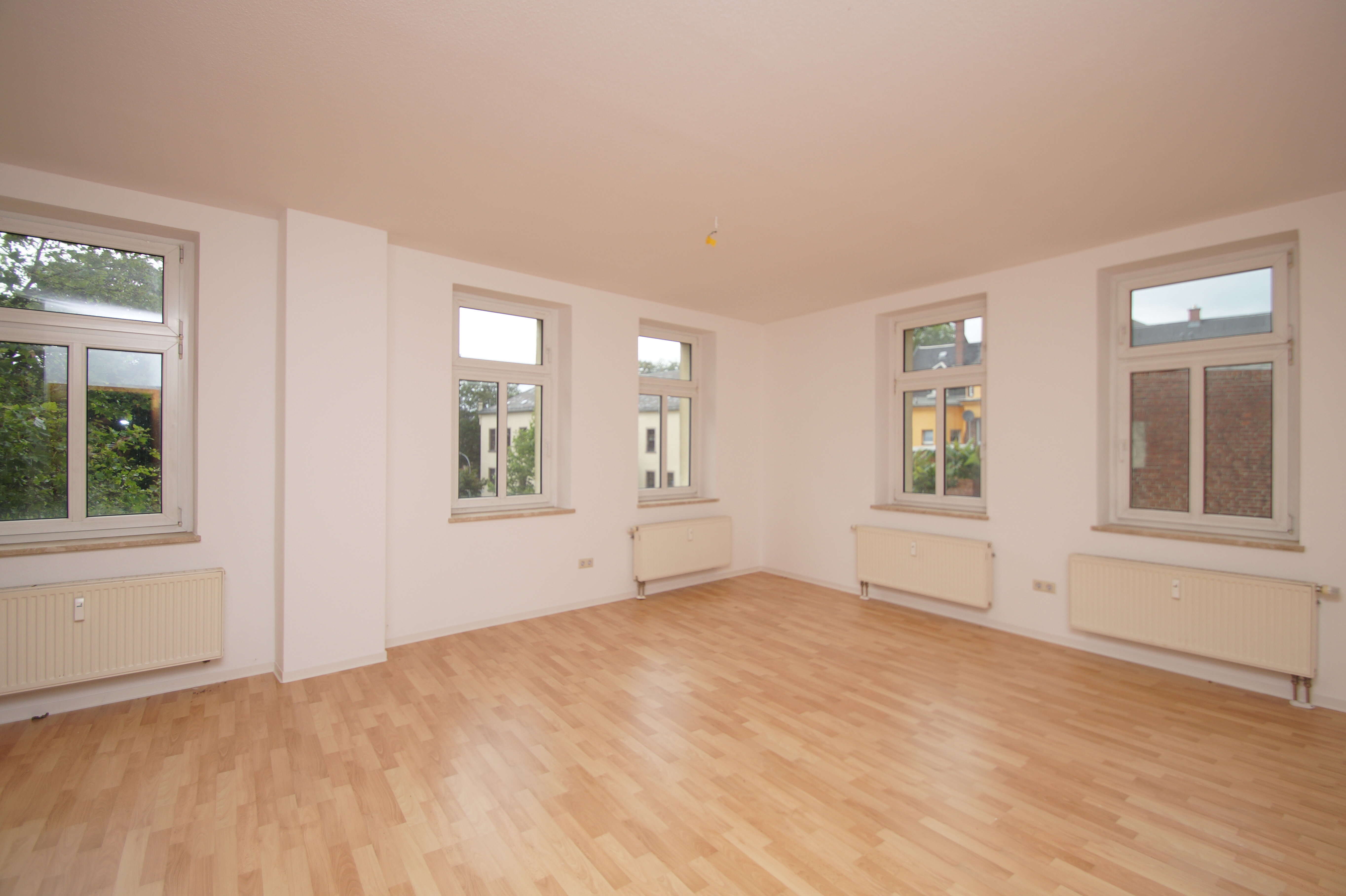 Wohnung zur Miete 495 € 3 Zimmer 90,9 m²<br/>Wohnfläche 1.<br/>Geschoss Burgstädter Straße 7 Limbach-Oberfrohna Limbach-Oberfrohna 09212