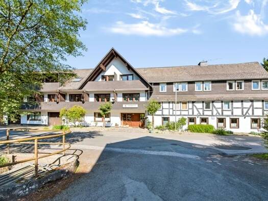 Hotel zum Kauf 525.000 € 750 m² Gastrofläche 3.700 m² Grundstück Westernbödefeld Schmallenberg 57392