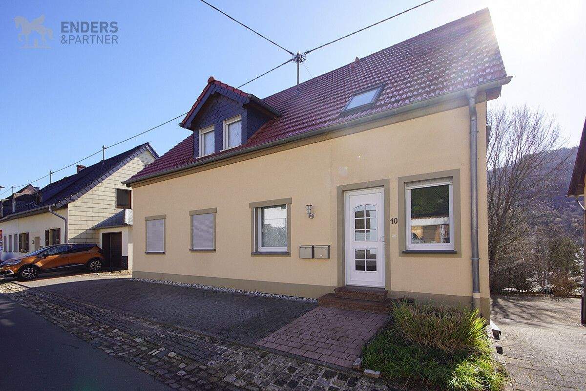 Immobilie in Bollendorf - Attraktives kernsaniertes Zweifamilienhaus mit Balkon & Terrasse in Bollendorf - Bild 1