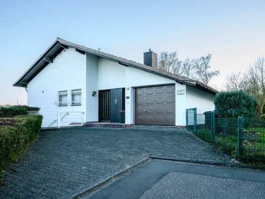 Mehrfamilienhaus zum Kauf provisionsfrei 385.000 € 8 Zimmer 211 m² 807 m² Grundstück frei ab sofort Horhausen (Westerwald) 56593