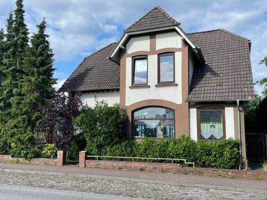 Mehrfamilienhaus zum Kauf als Kapitalanlage geeignet 275.000 € 11 Zimmer 243 m² 648 m² Grundstück Bredstedt 25821