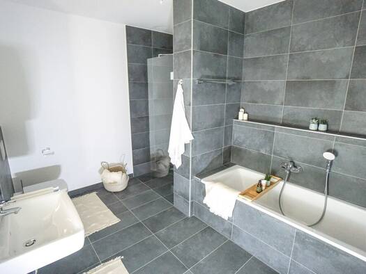 Wohnung zum Kauf - Neubau 428.900 € 4 Zimmer 99,3 m² 1. Geschoss Kümmersbruck Kümmersbruck 92245