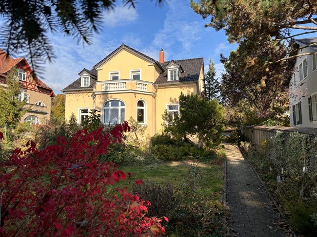 Villa zum Kauf 789.000 € 8 Zimmer 200 m²<br/>Wohnfläche 1.030 m²<br/>Grundstück Radebeul 01445