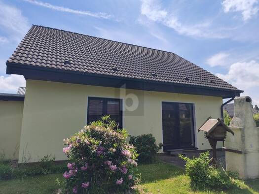 Einfamilienhaus zur Miete 890 € 4 Zimmer 110 m² 450 m² Grundstück Wetteritz Grimma 04668