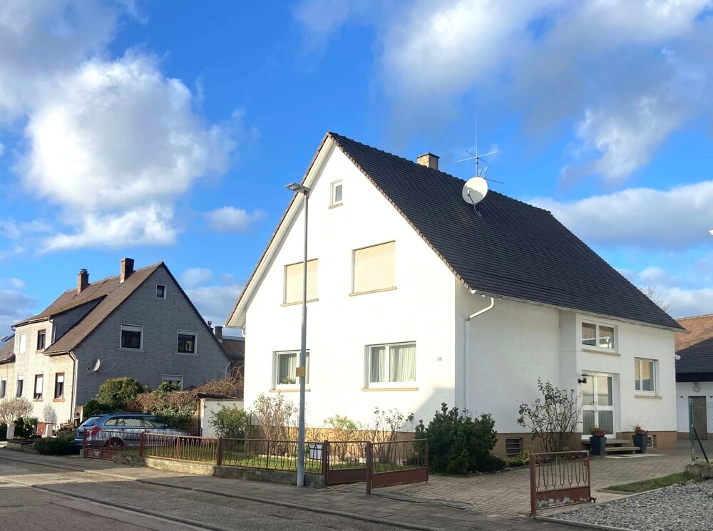 Mehrfamilienhaus zum Kauf 535.000 € 6 Zimmer 160 m²<br/>Wohnfläche 845 m²<br/>Grundstück Blankenloch Stutensee-Blankenloch 76297