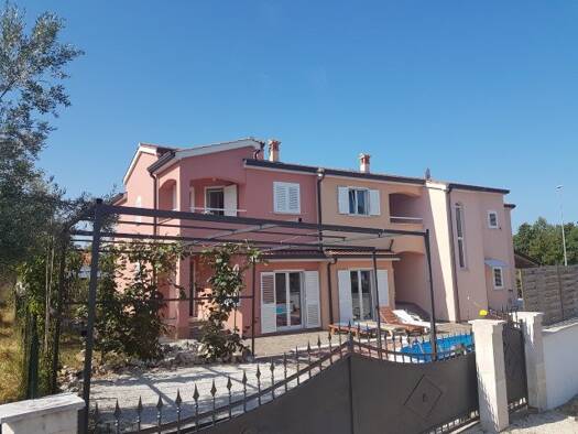 Reihenmittelhaus zum Kauf 650.000 € 315 m² 904 m² Grundstück Porec 52440