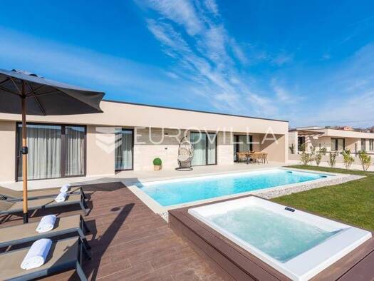 Haus zur Miete 3.500 € 3 Zimmer 176 m² Labinci Kaštelir