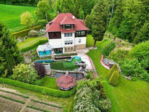 Herrenhaus zum Kauf 14 Zimmer 445,3 m² 23.580 m² Grundstück frei ab 01.10.2026 Rathewalde Hohnstein 01848