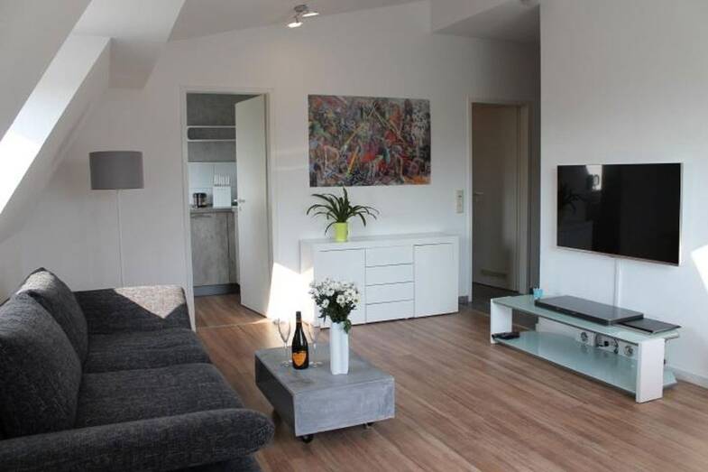 Wohnung zum Kauf provisionsfrei 165.000 € 2,5 Zimmer 60 m² Dachgeschoss, 5. Geschoss frei ab 01.08.2025 Berliner Str. 25 Dresdner Straße / Goethestraße Mettmann 40822