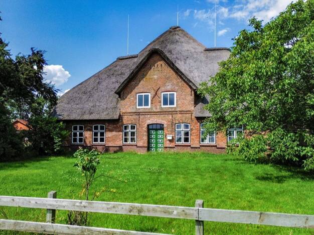 Haus zum Kauf 8 Zimmer 275 m² 6.284 m² Grundstück Norderfriedrichskoog 25870