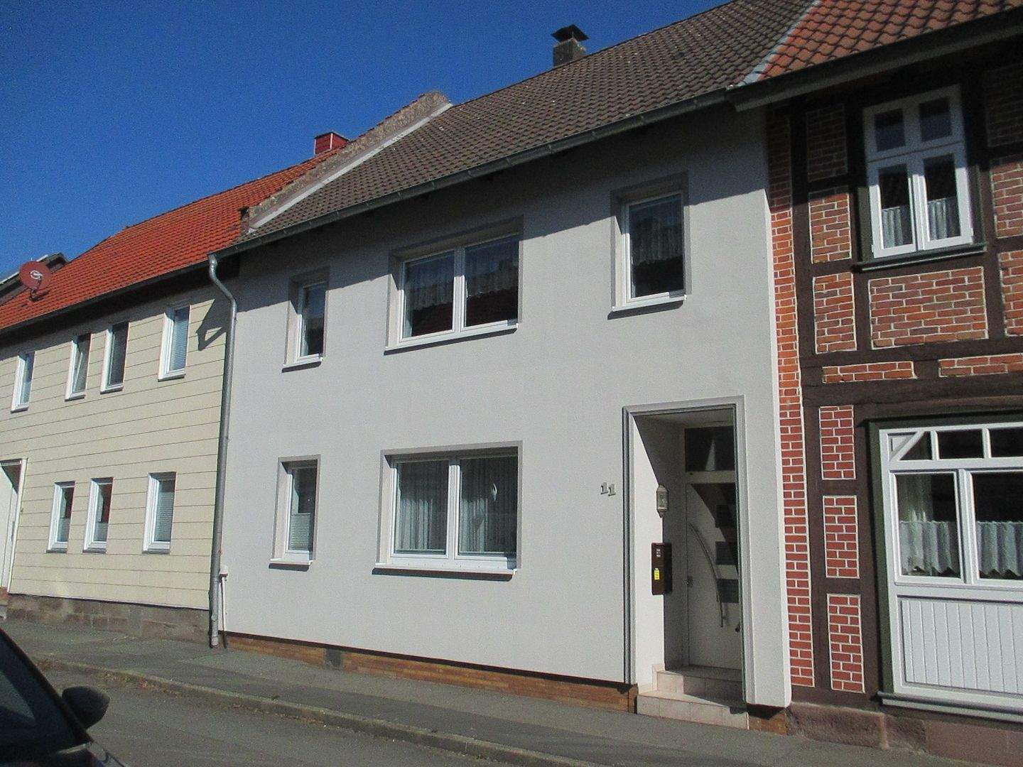 Immobilie in Dransfeld - Großzügiges Reihenhaus mit Charme und Platz für neue Ideen in Dransfeld - Bild 1