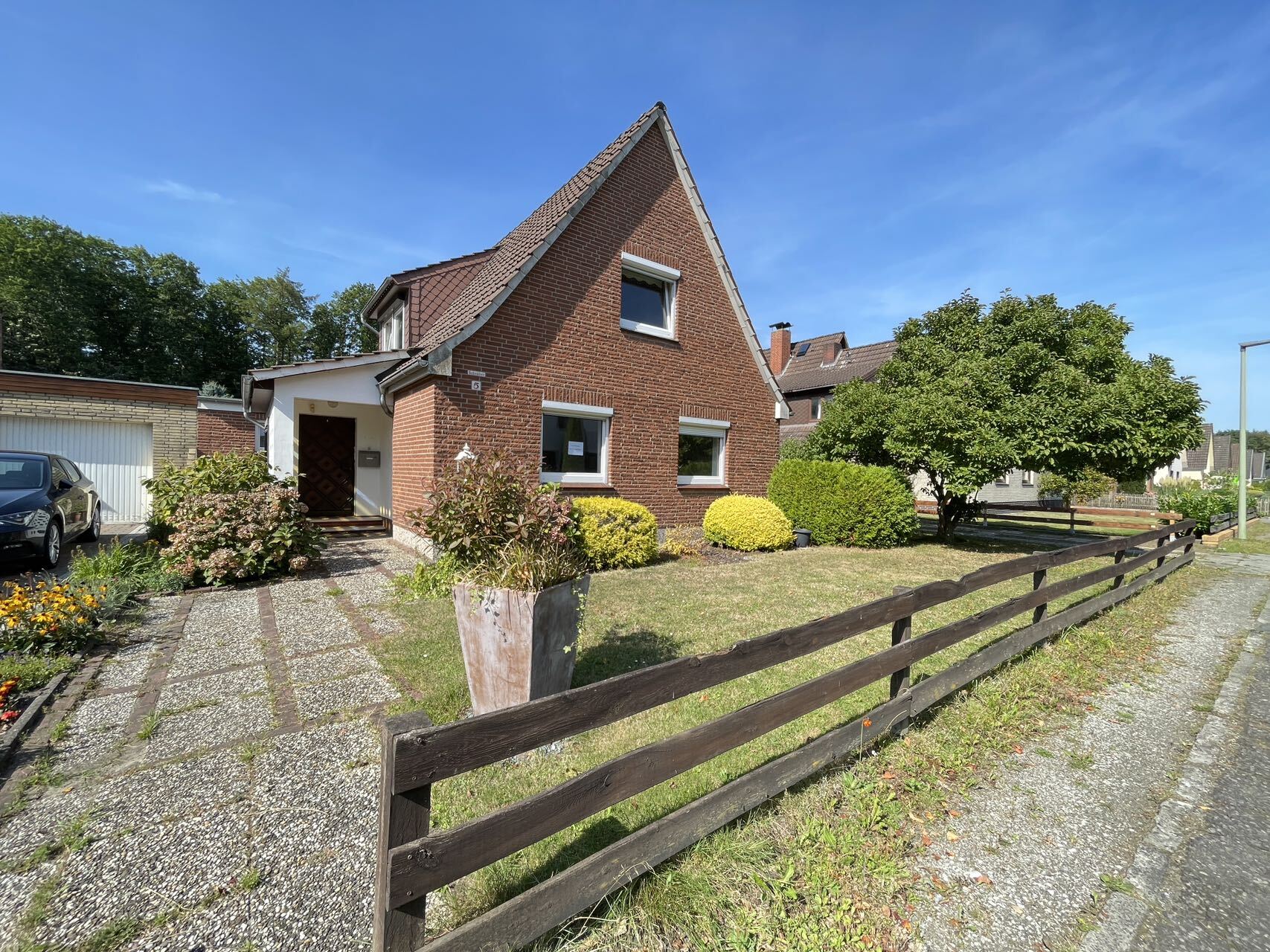 Einfamilienhaus zum Kauf provisionsfrei 285.000 € 7 Zimmer 148 m²<br/>Wohnfläche 1.262 m²<br/>Grundstück ab sofort<br/>Verfügbarkeit Fliederweg 5 Fehrmoor Bremerhaven 27578