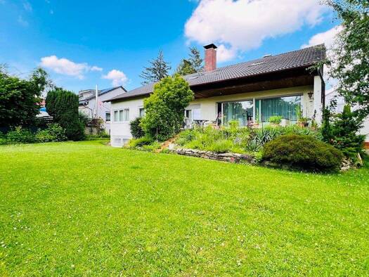 Einfamilienhaus zum Kauf 980.000 € 7,5 Zimmer 190 m² 974 m² Grundstück Frankfurt am Main 60437