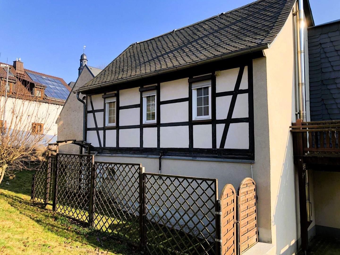 Immobilie in St. Egidien - Ruhig gelegenes Familienhaus mit zwei Wohnungen und großem Garten in St. Egidien. Ideal für Berufspendler auf der Autobahn A 4. - Bild 4