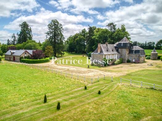 Herrenhaus zum Kauf 900.000 € 15 Zimmer 375 m² 105.014 m² Grundstück Château-Gontier-sur-Mayenne 53200