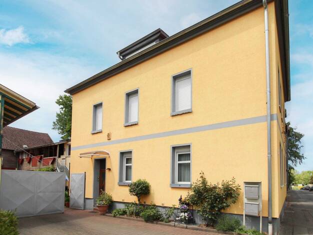 Mehrfamilienhaus zum Kauf als Kapitalanlage geeignet 420.000 € 10 Zimmer 300 m² 1.875 m² Grundstück Gotha Gotha 99867