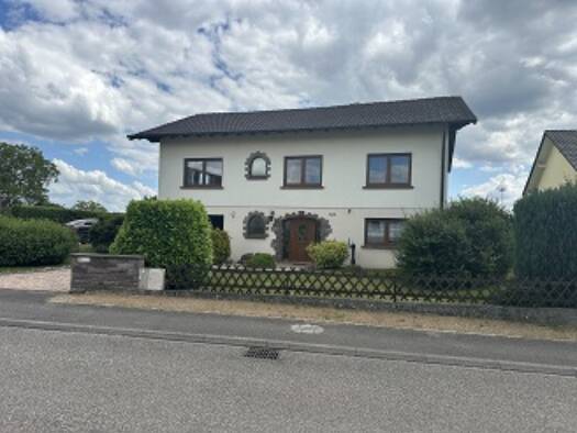 Haus zum Kauf 220.000 € 6 Zimmer 123 m² 694 m² Grundstück Hambach