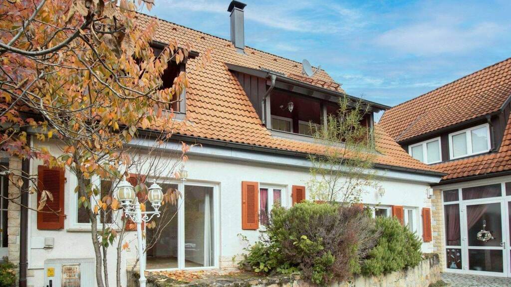 Mehrfamilienhaus zum Kauf als Kapitalanlage geeignet 1.280.000 € 9,5 Zimmer 227,3 m² 200,2 m² Grundstück Möhringen Stuttgart 70567