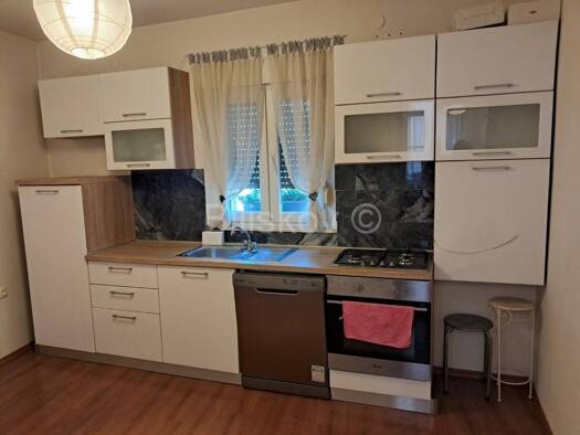 Wohnung zur Miete 700 € 2 Zimmer 50 m² EG Trogir 21220