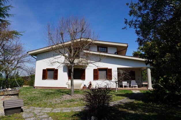 Villa zum Kauf 360.000 € 6 Zimmer 250 m²<br/>Wohnfläche 1.365 m²<br/>Grundstück Teramo 64100