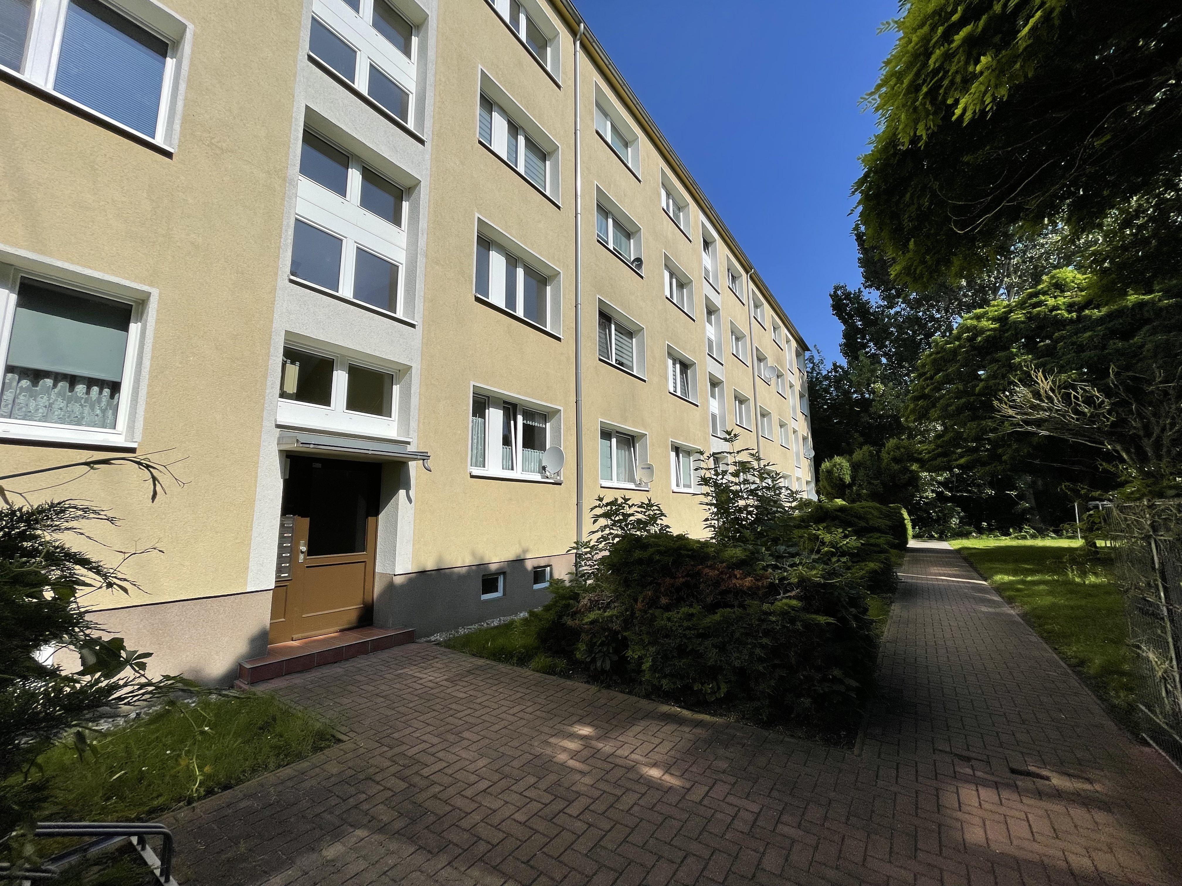 Wohnung zum Kauf provisionsfrei 25.500 € 2 Zimmer 48,4 m²<br/>Wohnfläche 1.<br/>Geschoss ab sofort<br/>Verfügbarkeit Straße der Chemiearbeiter 16 Weißandt-Gölzau Südliches Anhalt 06369