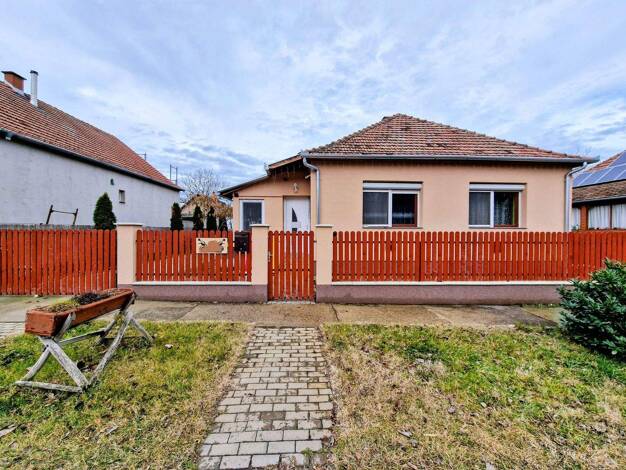 Einfamilienhaus zum Kauf 136.000 € 3 Zimmer 110 m² 1.513 m² Grundstück Petofiszállás 6113