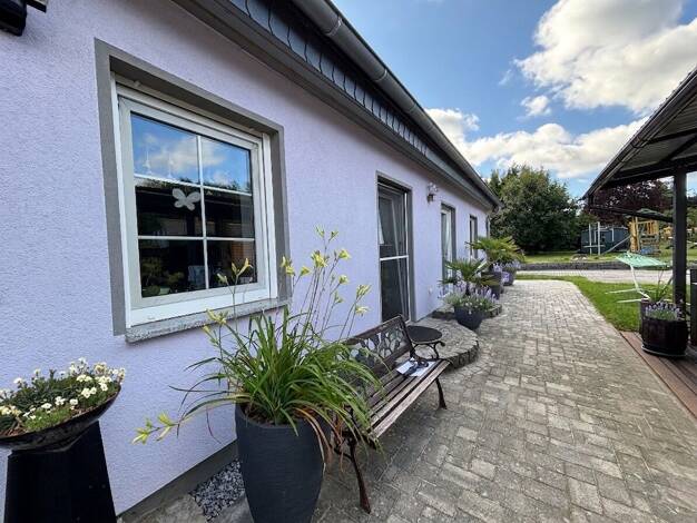 Bungalow zum Kauf 260.000 € 5 Zimmer 120 m² 3.012 m² Grundstück Wilhelmstraße 40 Krauschwitz Krauschwitz 02957