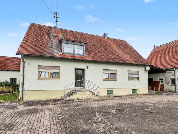 Mehrfamilienhaus zum Kauf 392.000 € 5 Zimmer 160 m² 2.738 m² Grundstück frei ab 01.08.2026 Schwörsheim Munningen 86754